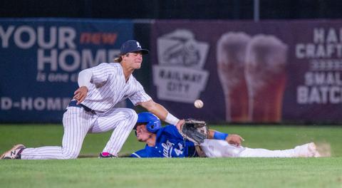Majors fall in game 1 to Royals