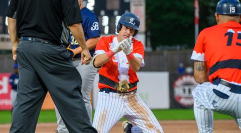Majors' Win on Christmas in the Park