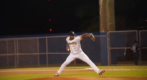 Majors add crafty righty Cirino