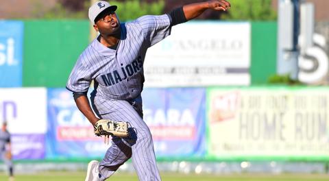 Majors first to 10 wins in CBL