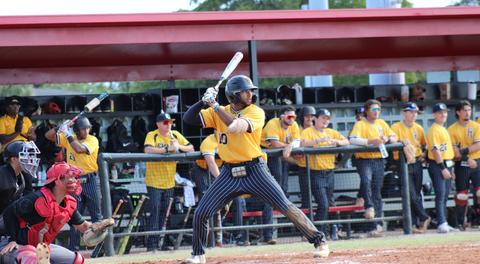Majors Sign Speedy Outfielder Jordan Lewis