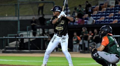 Majors Sign Star Centre Fielder Roberto Caro for 2026 CBL Season