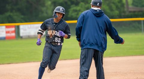 Majors come away with second straight