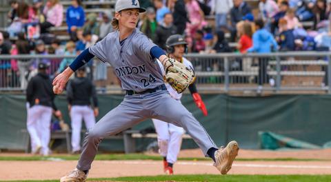 Majors Demolish Baycats, Climb Into First-Place Tie