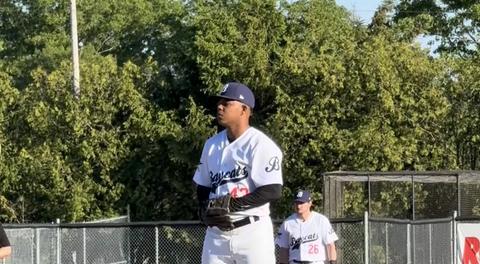 Royals use fourth-inning surge to hand Baycats 7-2 loss