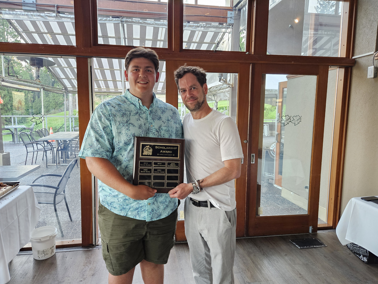 Joshua Yahav accepting 2024 NSIHL Scholarship