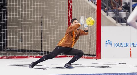 SOCKERS DOUBLED UP BY WAVE, 8-4