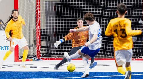Comets Streak Past Sockers 8-6