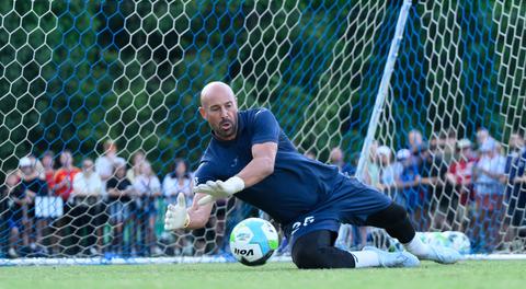 Seeing Pepe Reina in the Keeper Wars Ink Arena