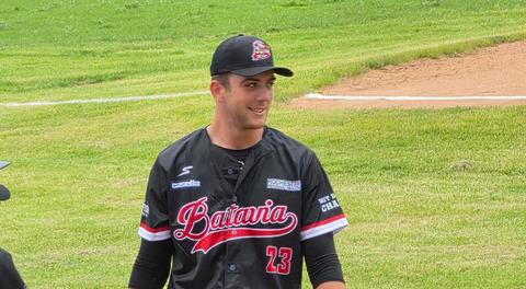 MUCKDOGS SWEEP DOUBLEHEADER ON WALK-OFF SQUEEZE AND 7-2 DUB