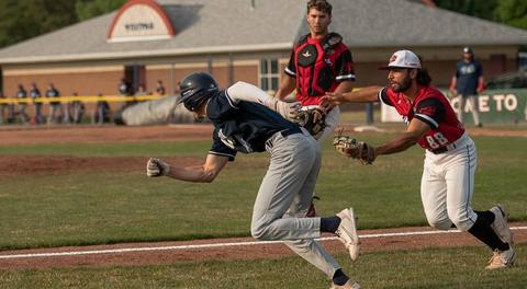 MUCKDOGS TAKE SECOND STRAIGHT IN AS THEY DROP TO AUBURN 8-4