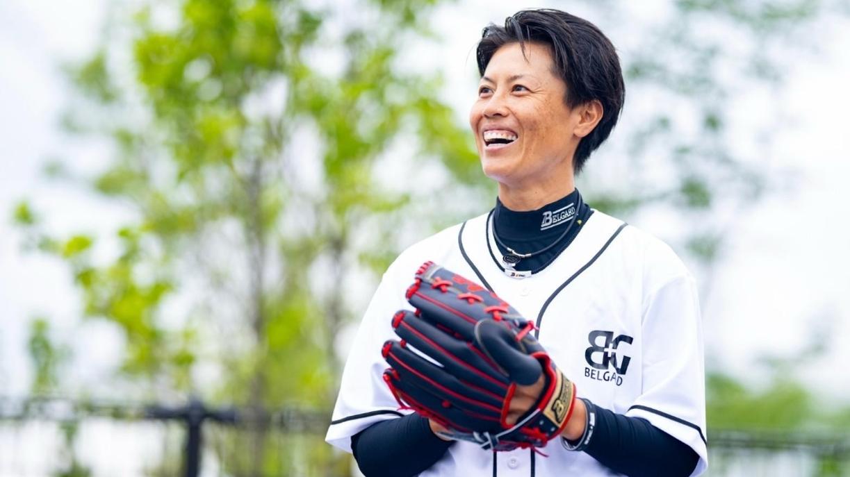Ayami Sato 1. امرأة تلعب في بيتزبول الماضي للرجال الكندي Ayami Sato 1. امرأة تلعب في بيتزبول الماضي للرجال الكندي