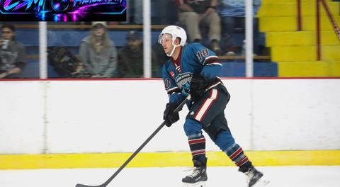 Warhounds roll past Saints 6-2