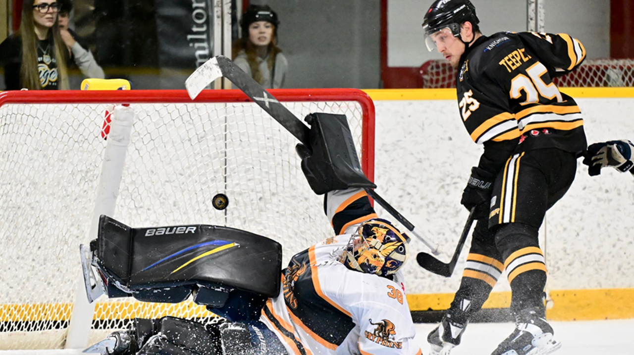 Teeple watching his shot go into the Wentworth net