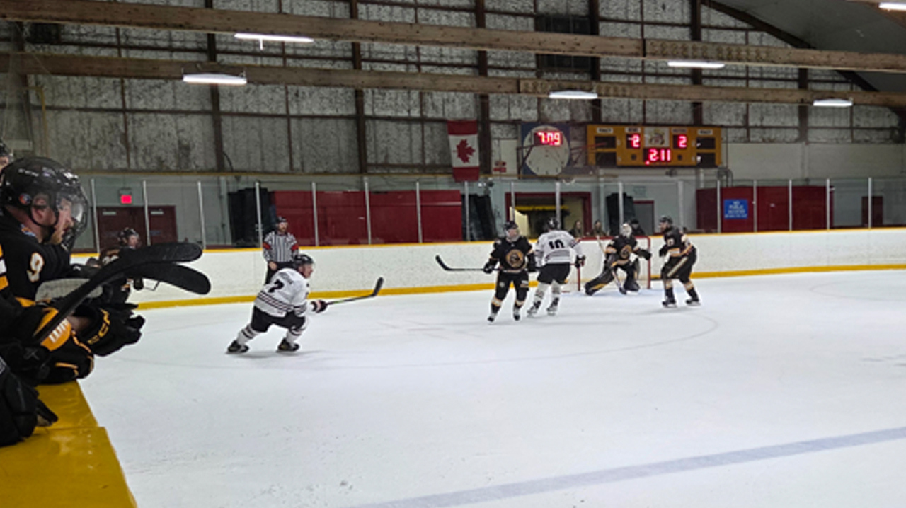 Dundas attacking the Stoney Creek net
