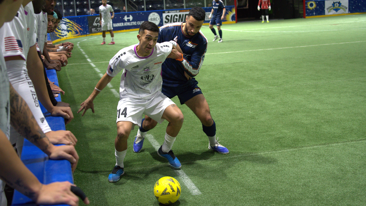 Photo of Empire's Dayerson Graterol shielding the ball from Logan Jones