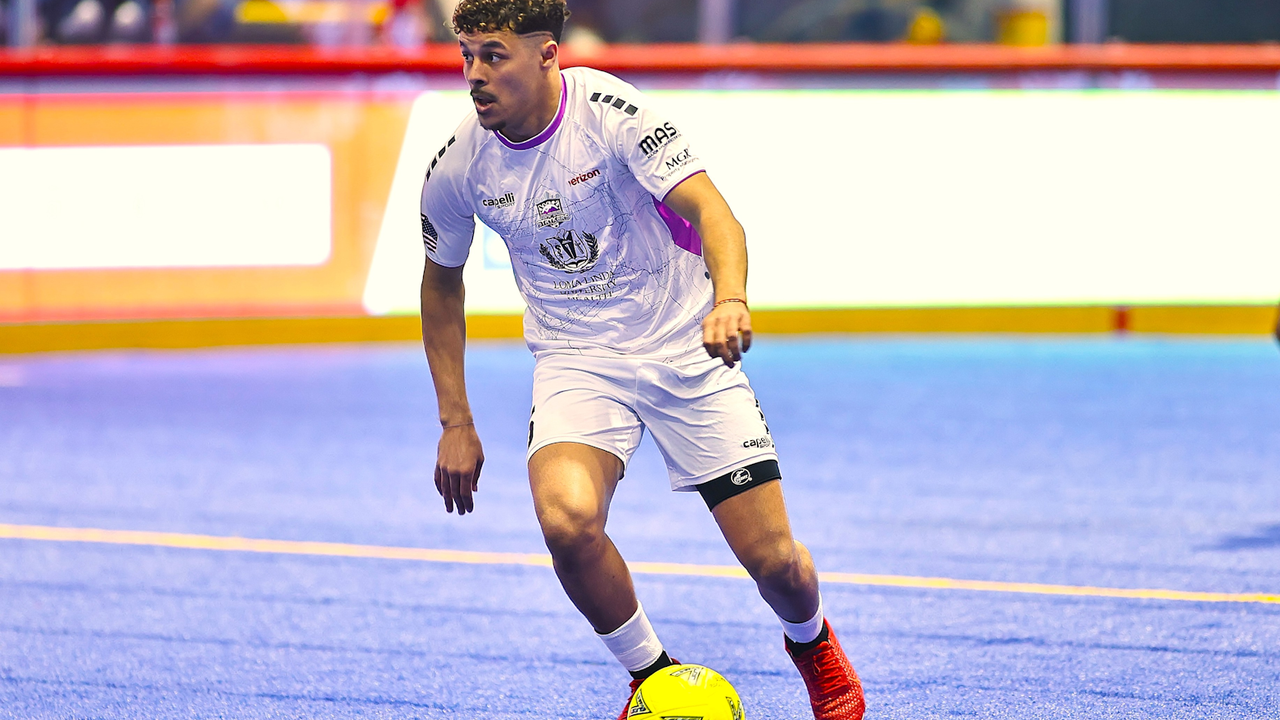 Photo of Mounir Alami with the ball at Utica