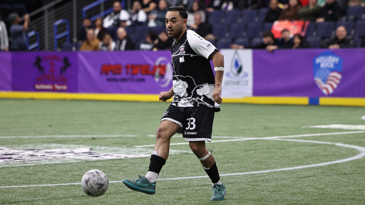 Marco Fabian action shot