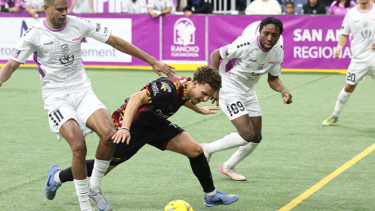 Photo of Empire's Barbaro Shelier battling Wellington Bramusse for the ball