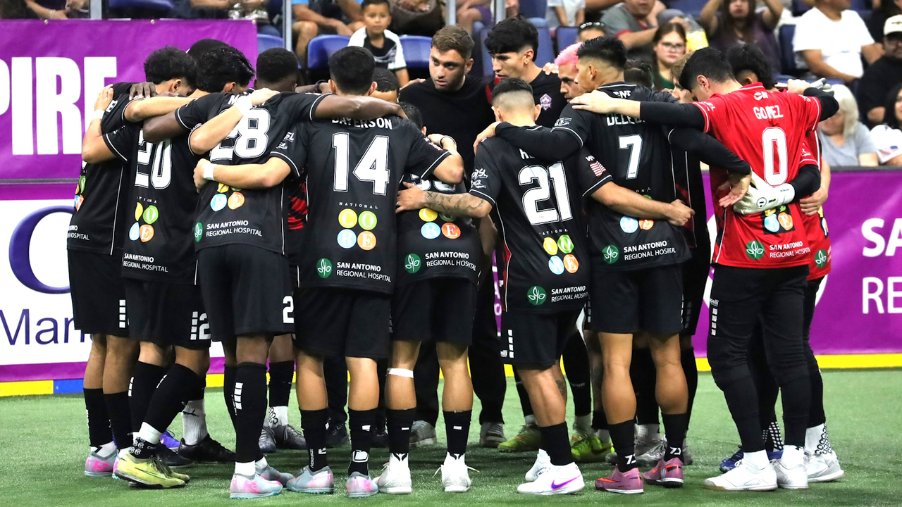 Photo of a Strykers team huddle before the game vs. St. Louis