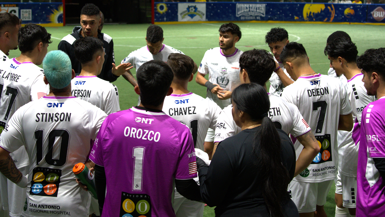 Photo of an in-game Strykers team huddle