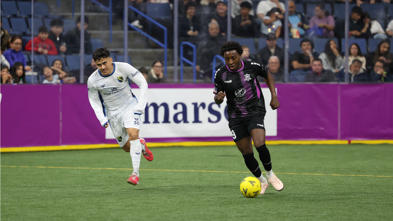 Photo of Ali Somow running with the ball vs. San Diego