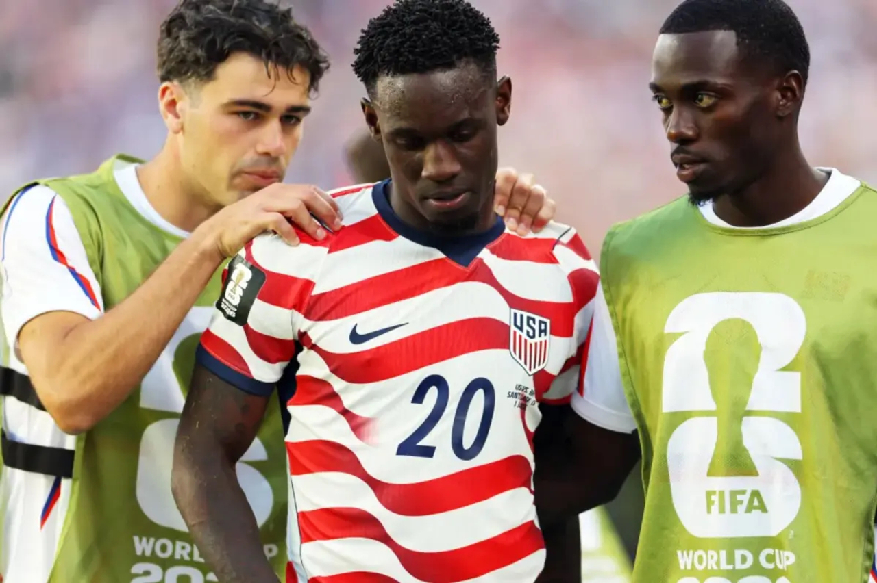 Folarin Balogun and USA teammates in World Cup