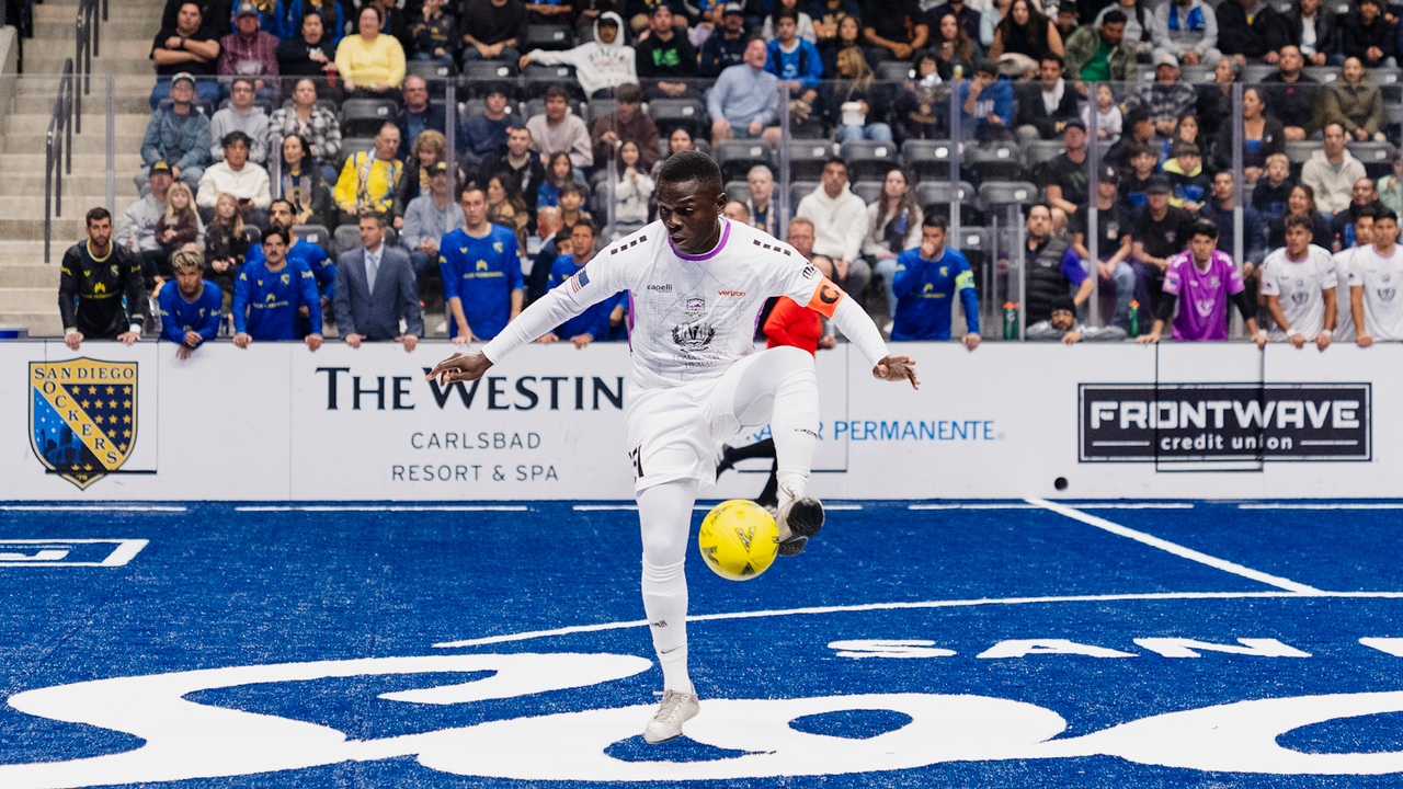 Photo of Robert Palmer with the ball at San Diego