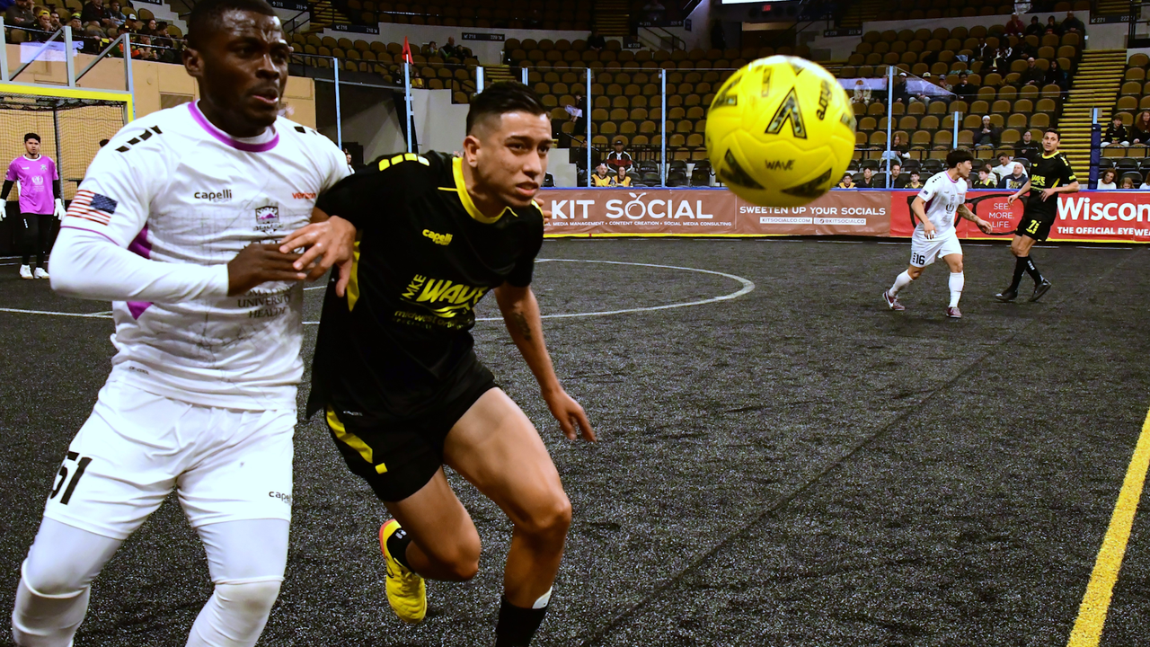 Photo of Robert Palmer battling for the ball at Milwaukee