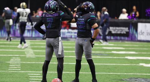 Washington Outlasts Kentucky 47-42 To Improve To 5-4