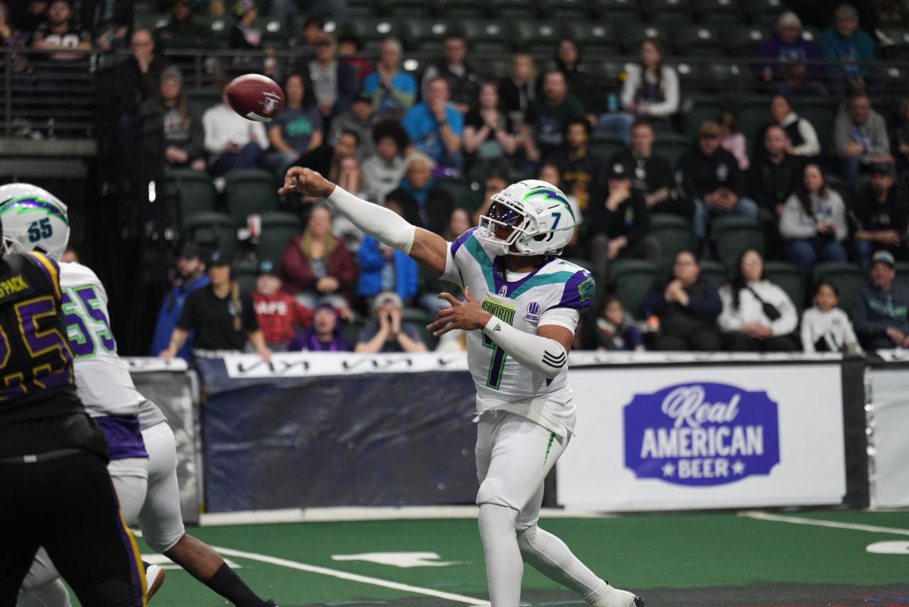 Jalen Morton throwing to his receiver.
