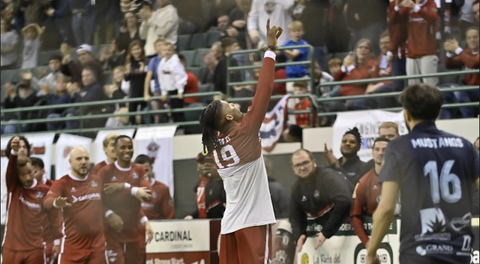 CLEVELAND CRUNCH ADVANCE TO 3-0 WITH HOME OPENER WIN OVER CHICAGO MUSTANGS