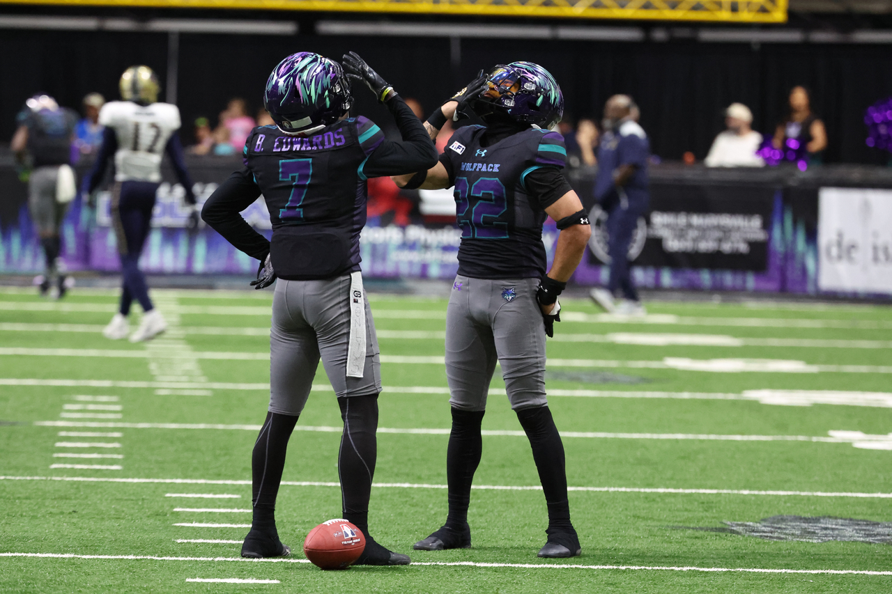 Washington Outlasts Kentucky 47-42 To Improve To 5-4